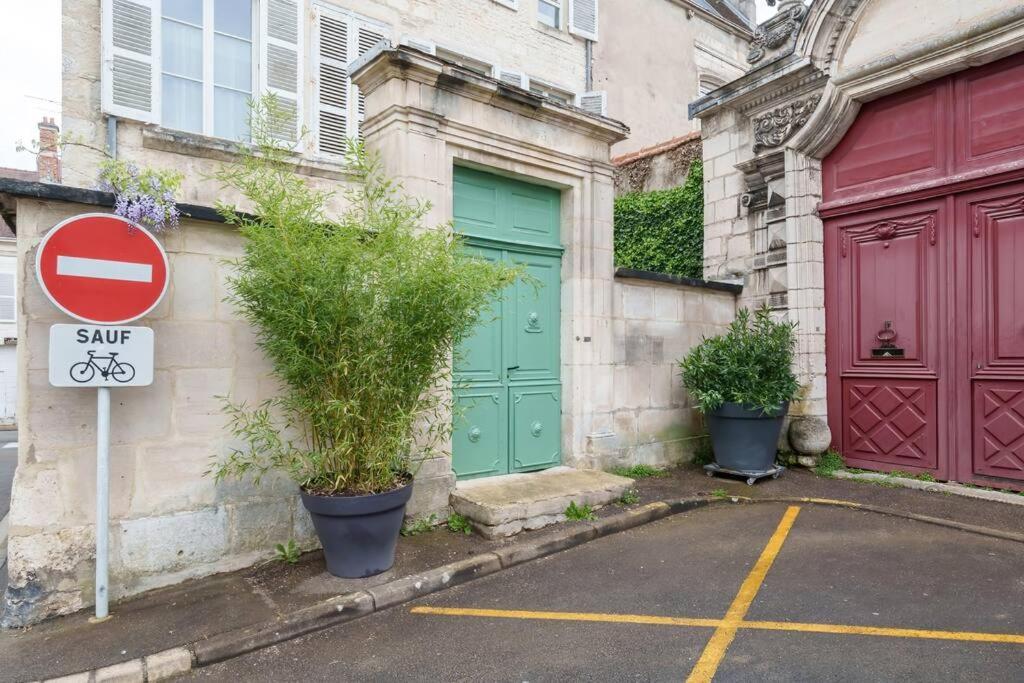 Appartement Lumineux Avec Cour ショーモン エクステリア 写真